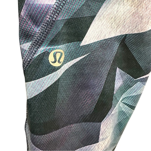 NWOT LULULEMON BLUE PURPLE BLACK CROPPED LEGGINGS MESG DETAILING SIZE 6 - Picture 4 of 4